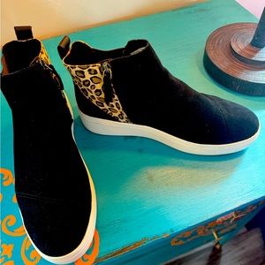 Toms, size 10 black and leopard print platform shoes.  Excellent condition.
